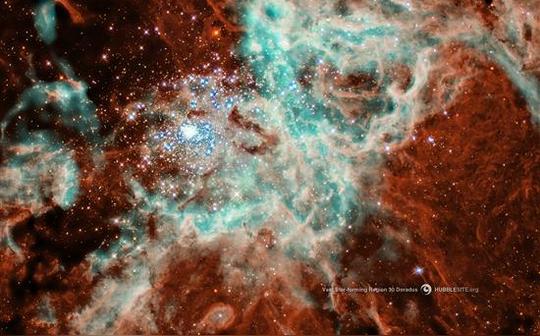 太空望远镜拍摄的星团/星系》-40张哈勃空间望远镜高清摄影作品下载