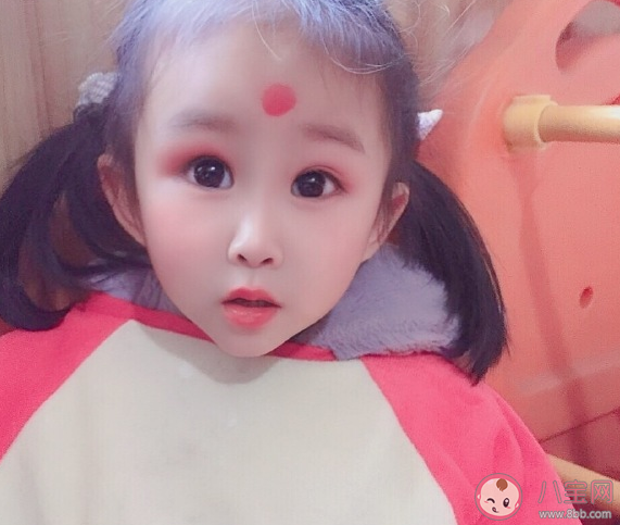 家有两个女儿一个儿子的说说