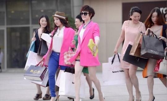 要想做生意,先搞定女人?
