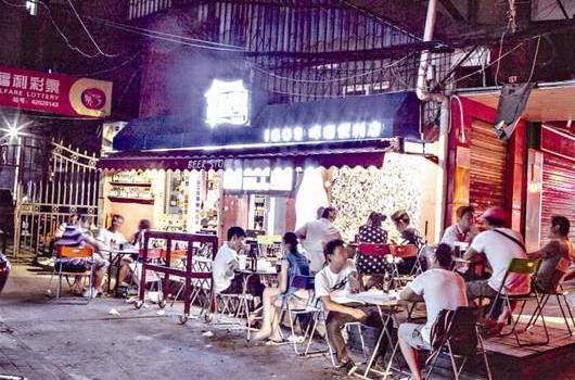 图文:电商抢排档生意江城宵夜市场生变