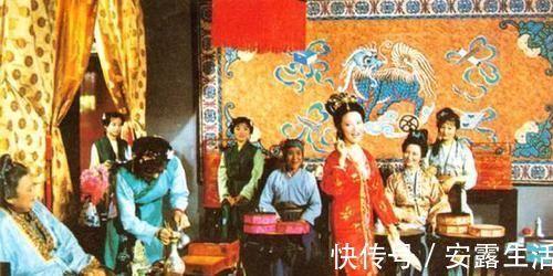宝钗$同是千里进贾府，为什么薛宝钗能从正门进，林黛玉只能走偏门?