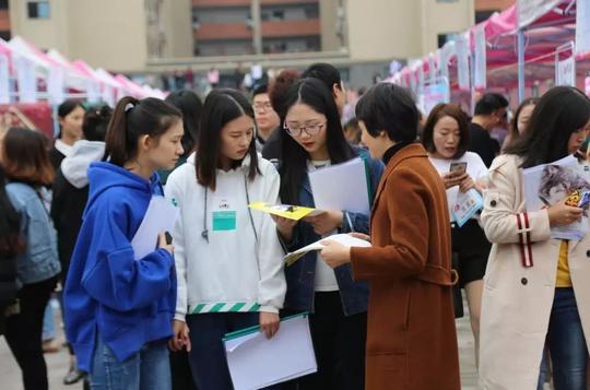 此次招聘活动以促进大学生就业创业,拓展多元化就业渠道为主题,招聘