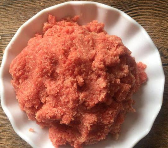 出售碎牛肉牛肉末三文鱼鸡蛋黄等宠物鲜肉食品