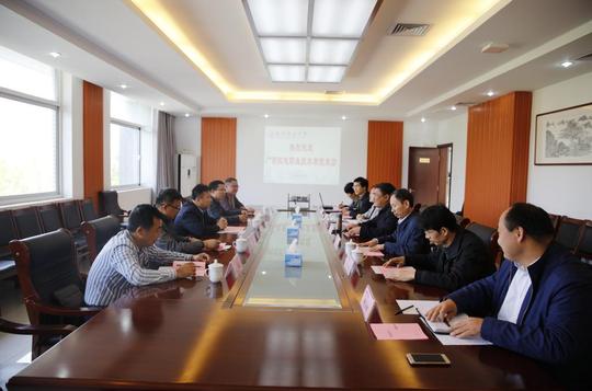 会后,赖晓桦一行参观了我院办学成果展和信息工程学院创业中心.
