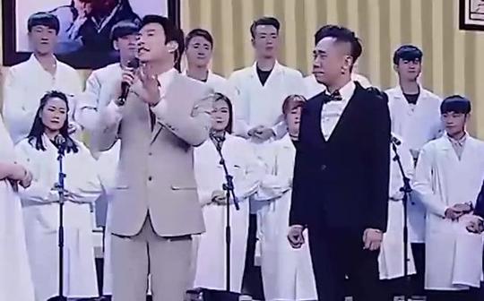 污妖王费玉清不多见得，在舞台上没开车就下台了!
