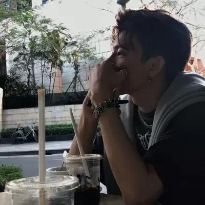 我们好像渐行渐远了,男生,伤感,颓废,高冷