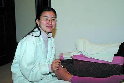 重庆女硕士当洗脚店老板月收入近2万图