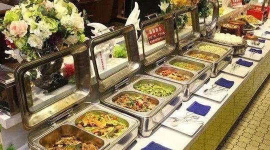 这家自助餐厅生意火爆,却开业三天关门大吉,原因让人尴尬