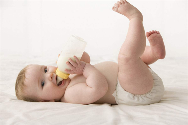 如何让宝宝既接受母乳又接受奶粉