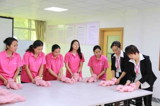 80后男子用2万创业变千万老总,打造50万年薪月嫂被雇主争抢