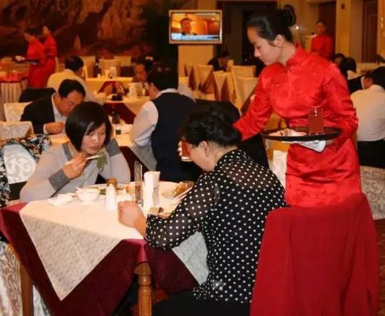 各位餐饮老板,生意不好千万不要总怪厨师,怪服务员不好,也不要怪顾客