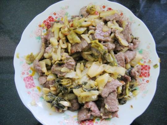 自贡芹菜炒牛肉的做法