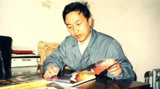 柳传志早年工作照片-创业比你想象中要惨马化腾27岁陪聊马云30岁