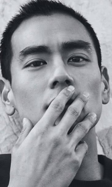 彭于晏的寸头发型有多帅?看过他的照片后,网友:神仙