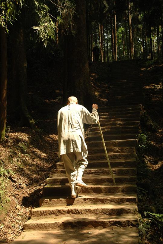 僧人的背影(峨眉山)