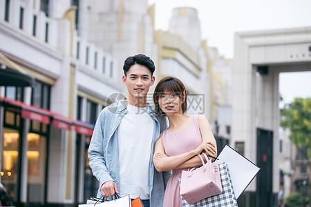 情侣逛街购物图片下载