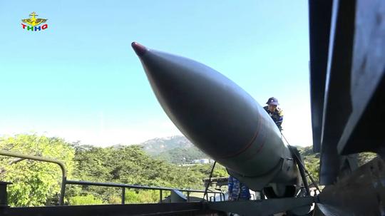 越南岸防部队元旦停休实弹发射p-35b反舰导弹(22/34)