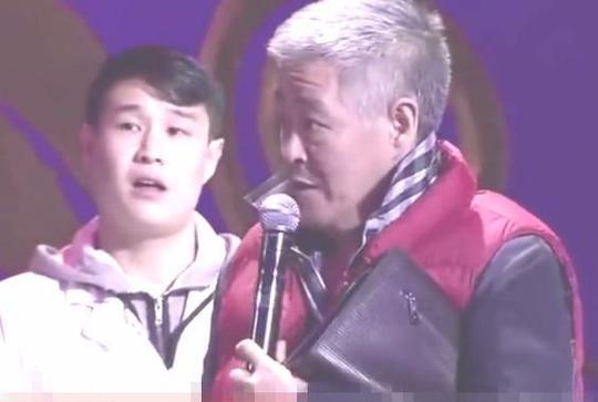 赵本山哭笑不得:"我给你湖南台带了一口猪,准备杀了,他问卸哪儿?