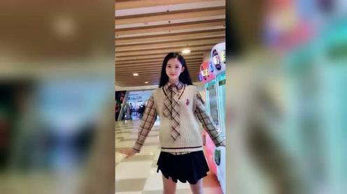 暗恋很久的女孩子即兴舞蹈，最后居然害羞了