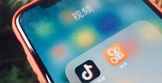 刷短视频成杀时间第一利器冲上热搜，网友评论亮了!