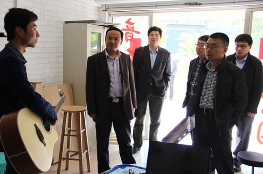 孙卫芳,姚军分别汇报了大学生创业示范基地建设的工作举措,特色,成效