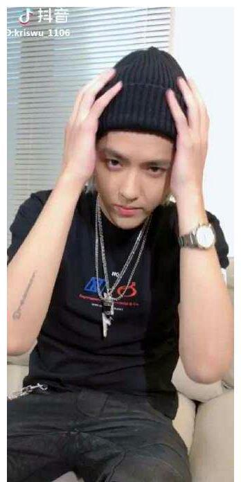 吴亦凡上传第一支抖音视频，却被网友吐槽，哈哈!