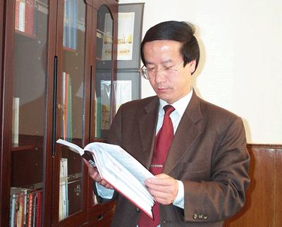 创业的步伐--访祥云集团董事长胡华文