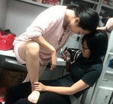 搞笑幽默笑话图精选:遇到彪悍的女汉子很是无奈