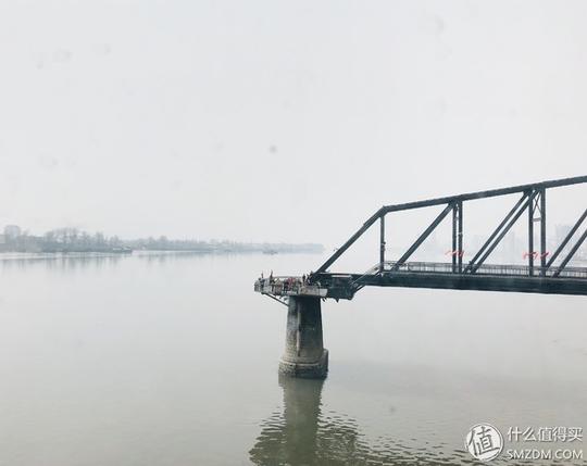 丹东的著名景点鸭绿江断桥,在朝鲜战争(抗美援朝)中被美军炸
