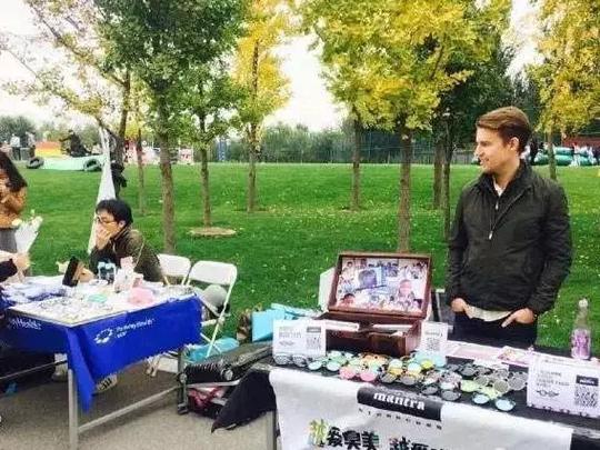 大学生创业摆地摊？不丢人！但丢人！！