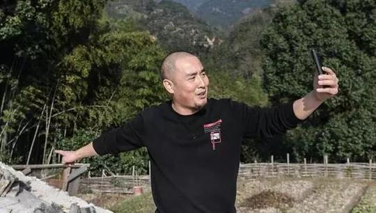 只有初中文化的他,通过自己在义乌打拼,拥有了自己的小生意.