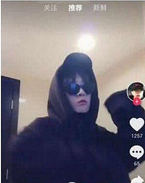 现在的app真是给潮人们准备的,像抖音短视频嘉欣又火了一把哦!