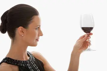 女人什么时候喝红酒效果最佳（什么样的红酒女人喝最好）