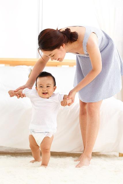 孩子什么时候学会走路比较好