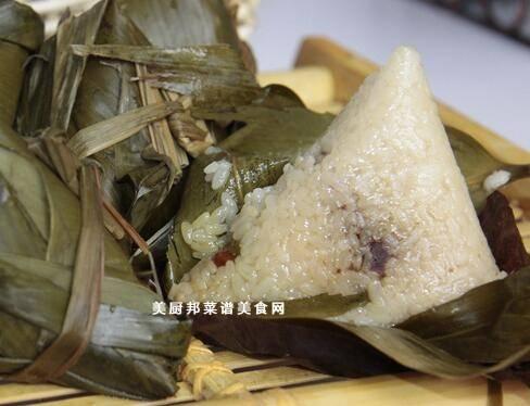 蛋黄肉粽子怎么包