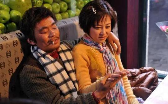 王宝强在这部演傻子被封影帝，抽烟的样子给满分!