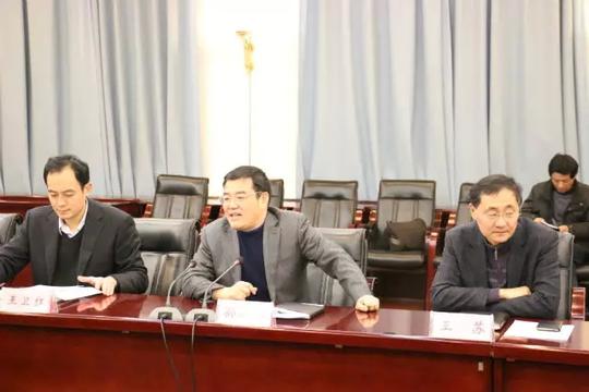 孙敬林说,河南有资源,有市场,有能力培养全国领先的互联网企业和电商