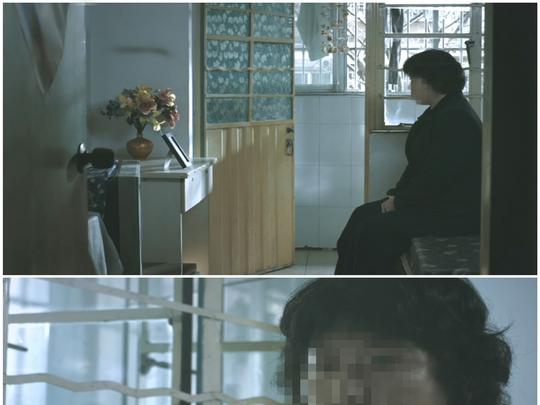 位母亲看着照片伤心流泪回忆高清视频素材