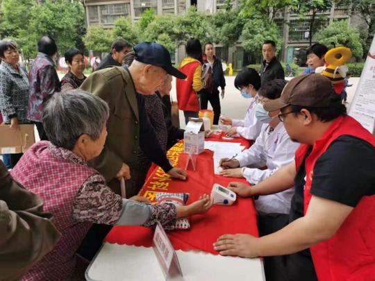 【阳光公益·长宁复兴】举办“义诊进社区，关爱老年健康”义诊活动