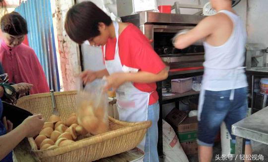 安徽芜湖:小哥夫妻异乡创业专做这简单馒头,每天等着吃的人排队