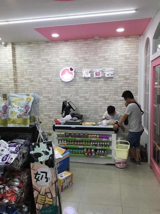 大学生创业敢冒险开休闲零食加盟店么