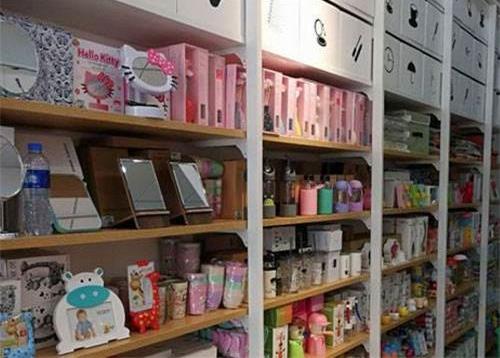 看完你就明白了场地租金根据店铺大小和所处地区,地段来决定
