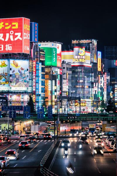 新宿街在晚上照片素材-图片id:318239755