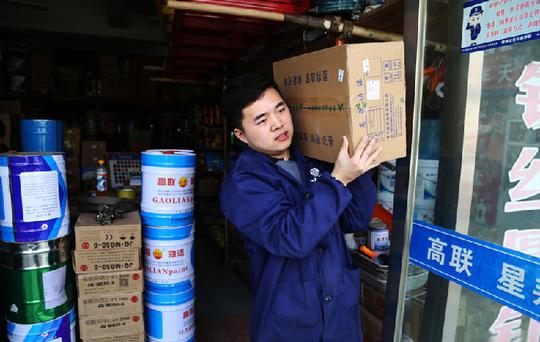 网络男主播月赚一万二白天搬运工晚上干兼职