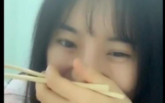 【戴莫】为什么一提到她你就笑的如此开心沙画文案像小学生作文，我给她改完，她又自己改回去