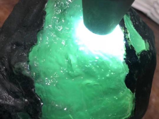 翡翠原石阿龙的直播:缅甸翡翠原石
