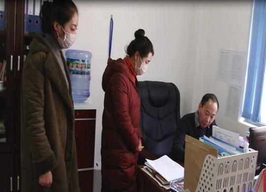 近日,记者在德格县了解到两位90后藏族女孩自主创业的故事.
