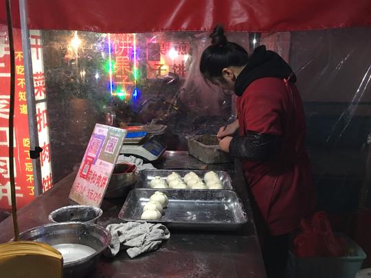 80后创业做"美女"烧饼赶超白领年入十万元
