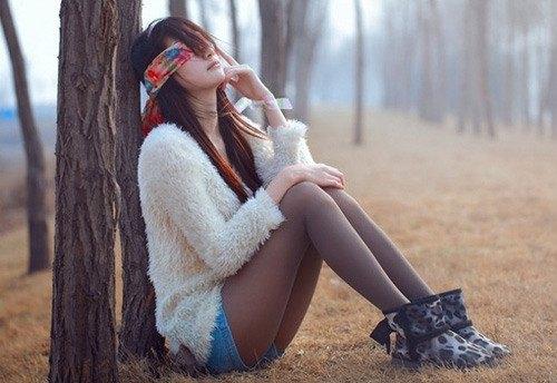 伤感的女生图片,全部用手遮住脸了
