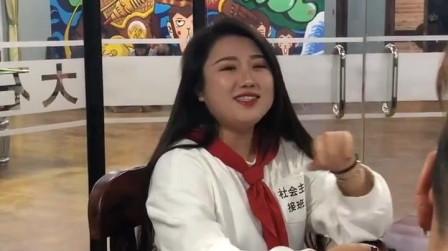 大石桥联盟会议，穿白衣服的小姐姐是谁?这唱功简直优秀!